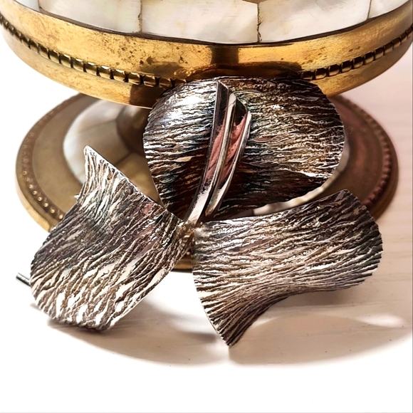 Vintage Kollmar & Jourdan 935 Silver Textured Flower Brooch Pin - Picture 5 of 13